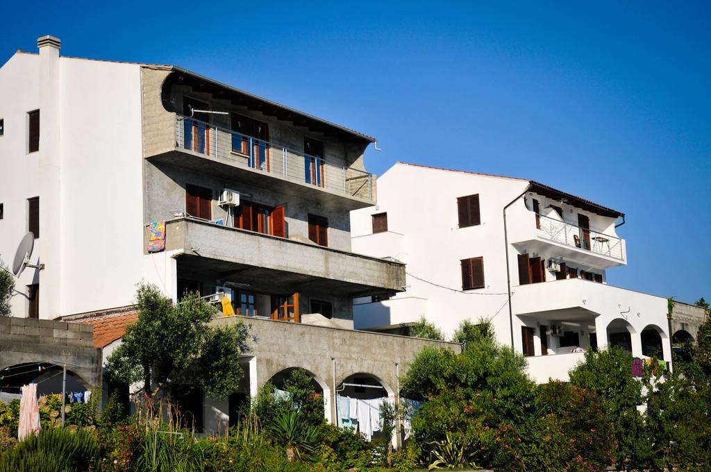 Adrialuka Apartment *